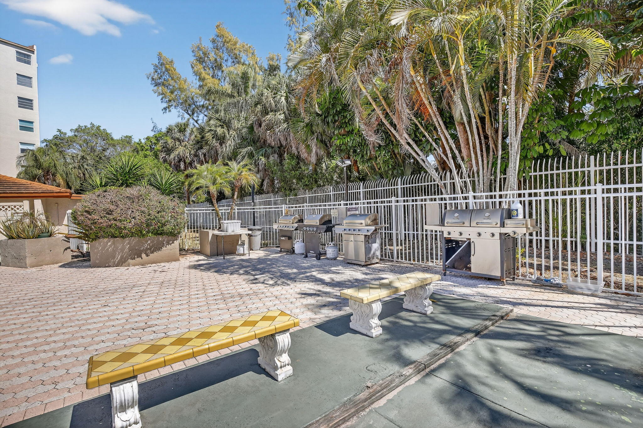 18TH HOLE AT INVERRARY CONDO - Residential