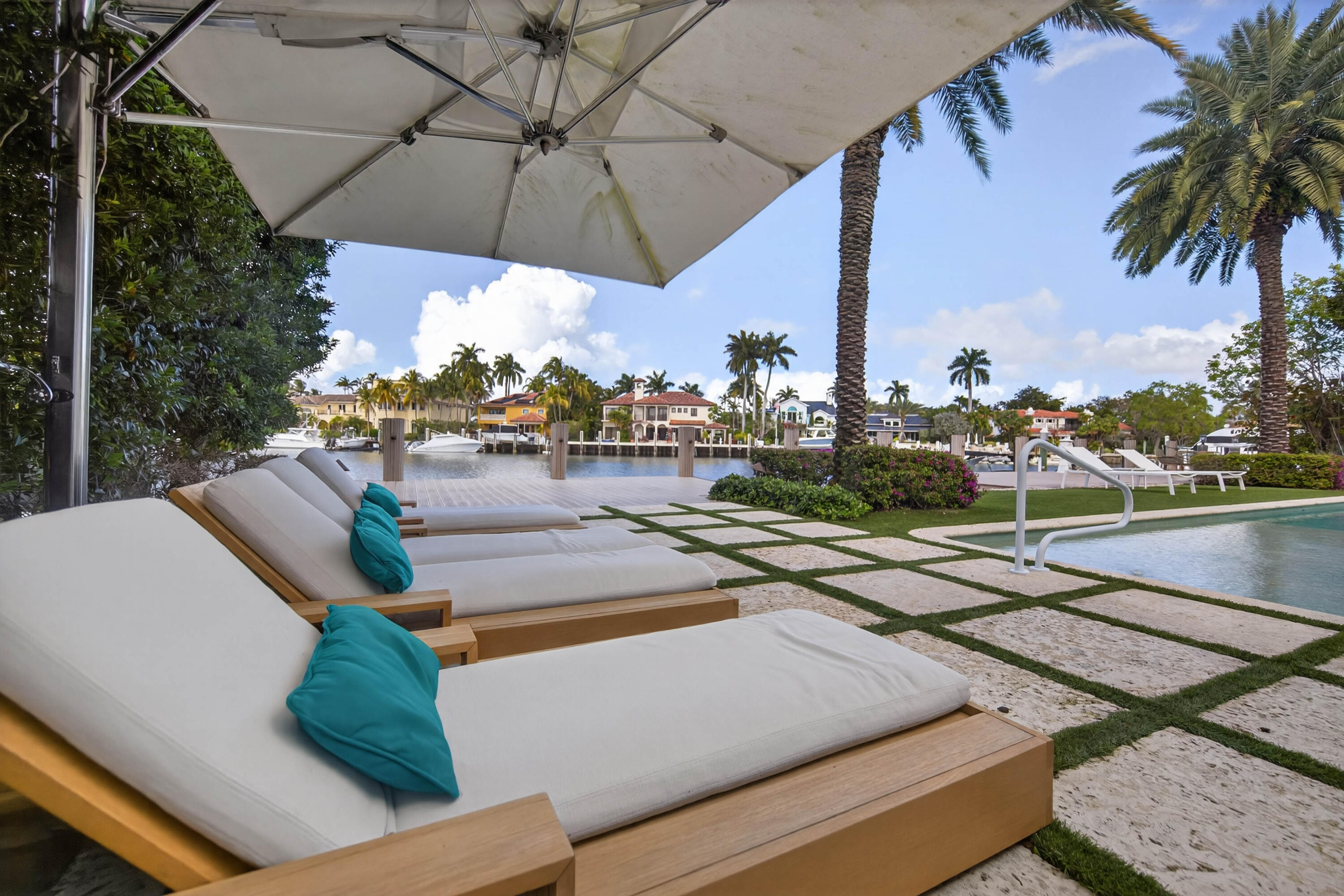 RIO VISTA ISLES - Residential