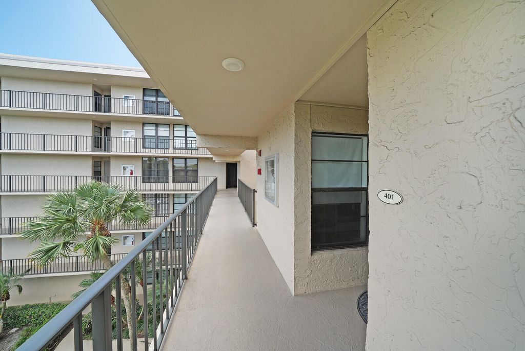 Photo of 8 Royal Palm Way #401, Boca Raton, FL 33432 (MLS # B26019653)