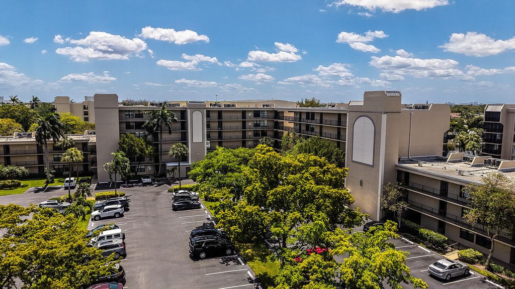 Photo of 8 Royal Palm Way #401, Boca Raton, FL 33432 (MLS # B26019653)