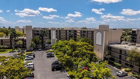 Photo of 8 Royal Palm Way #401, Boca Raton, FL 33432 (MLS # B26019653)