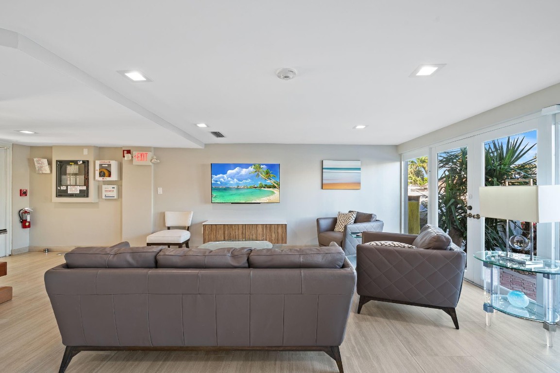 Pompano Yacht& Beach Club - Residential