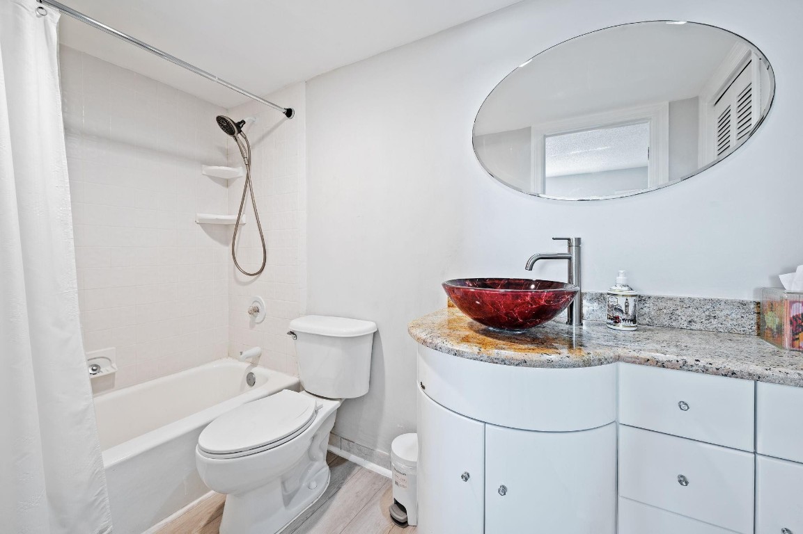 Pompano Yacht& Beach Club - Residential