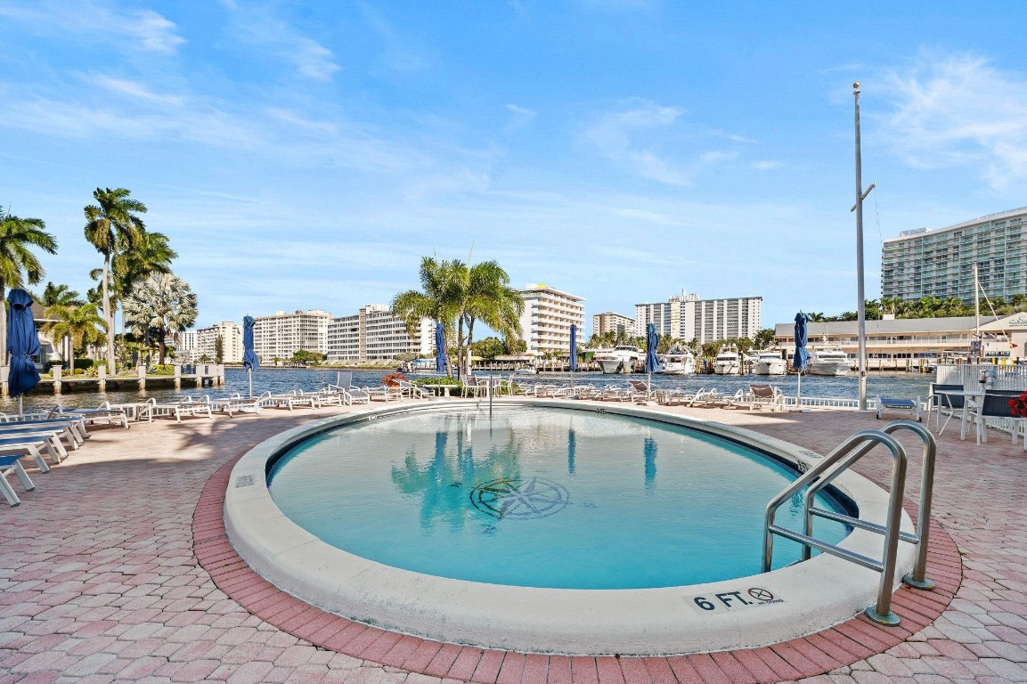 Pompano Yacht& Beach Club - Residential
