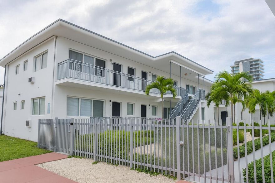 Beautiful STUDIO in Miami Beach.  Step into a spacious retreat that blends modern design with timeless coastal charm. This beautifully renovated STUDIO with upgraded finishes include the open layouts filled with natural light, sleek wood floors, stainless steel appliances, and oversized walk-in closets designed to keep your space organized.