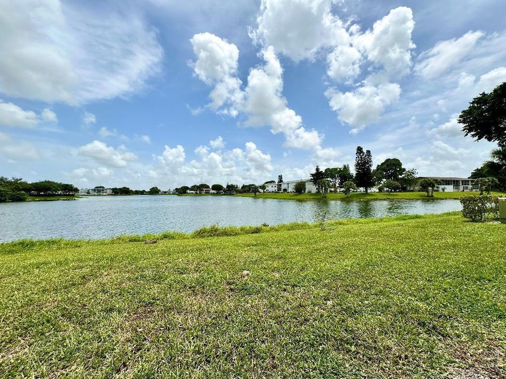 Photo of 359 Chatham R, West Palm Beach, FL 33417 (MLS # R11135450)