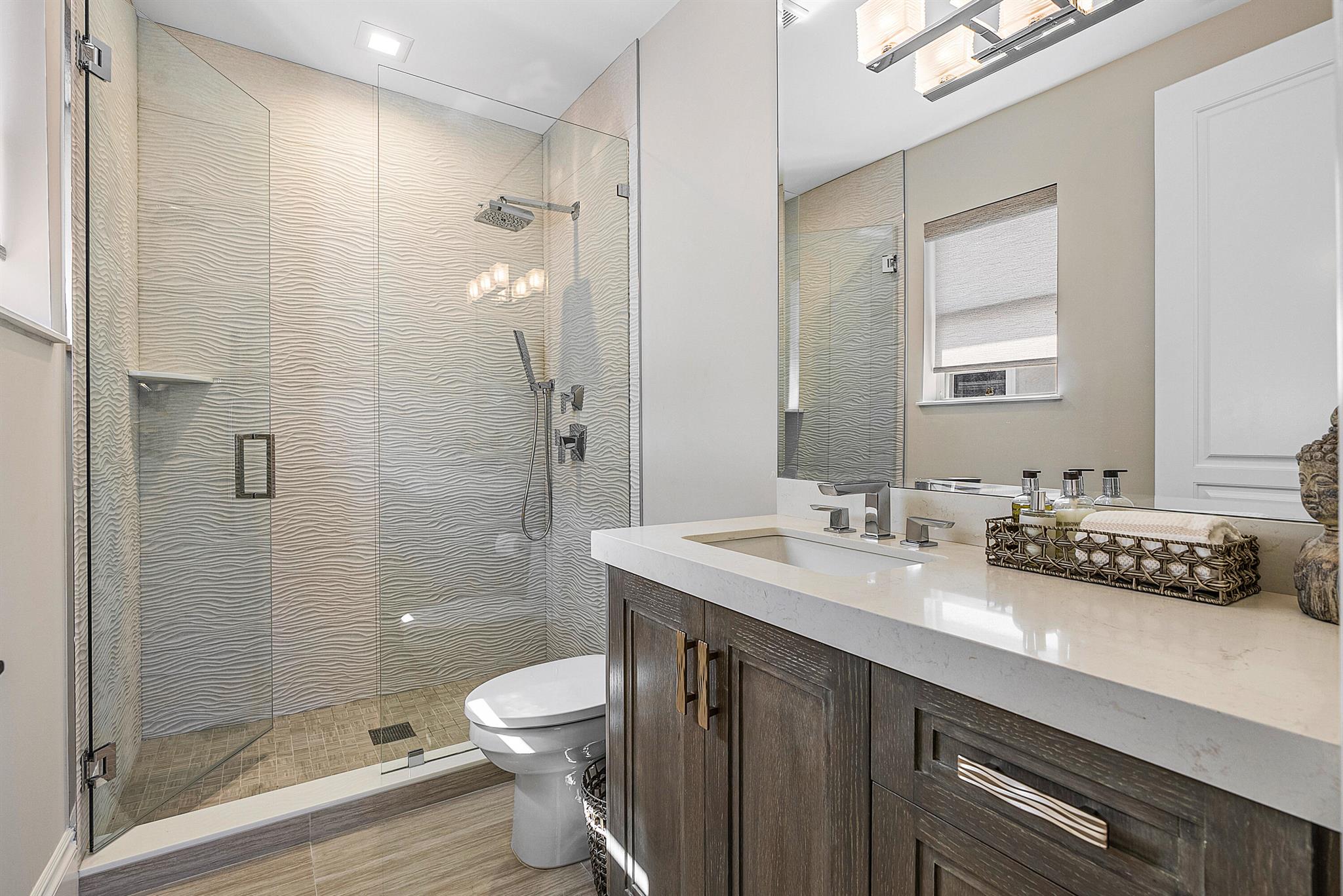 HARBOUR EAST - Residential