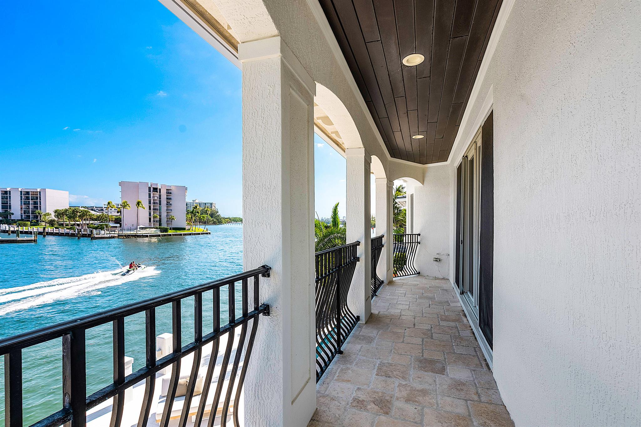 HARBOUR EAST - Residential