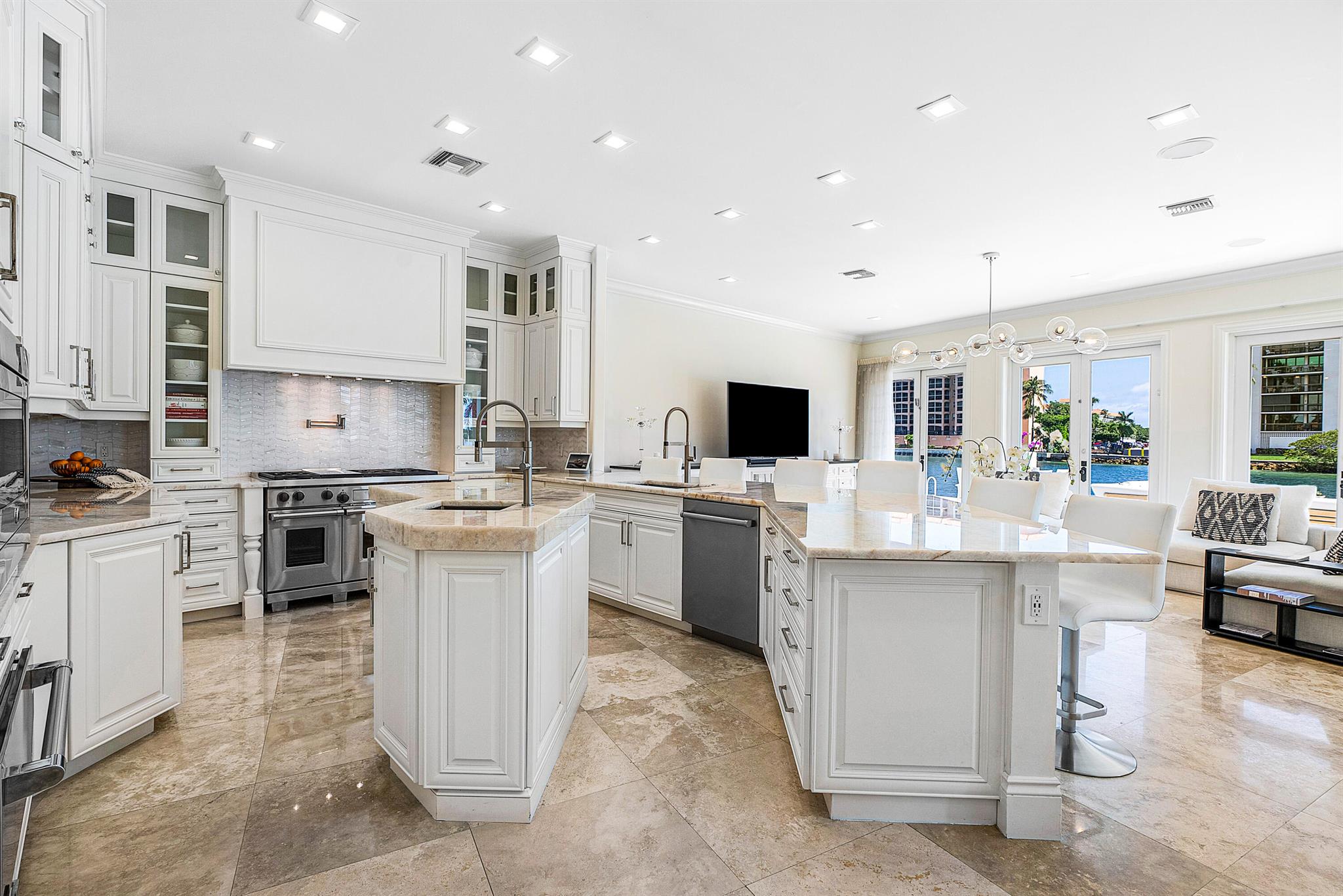 HARBOUR EAST - Residential