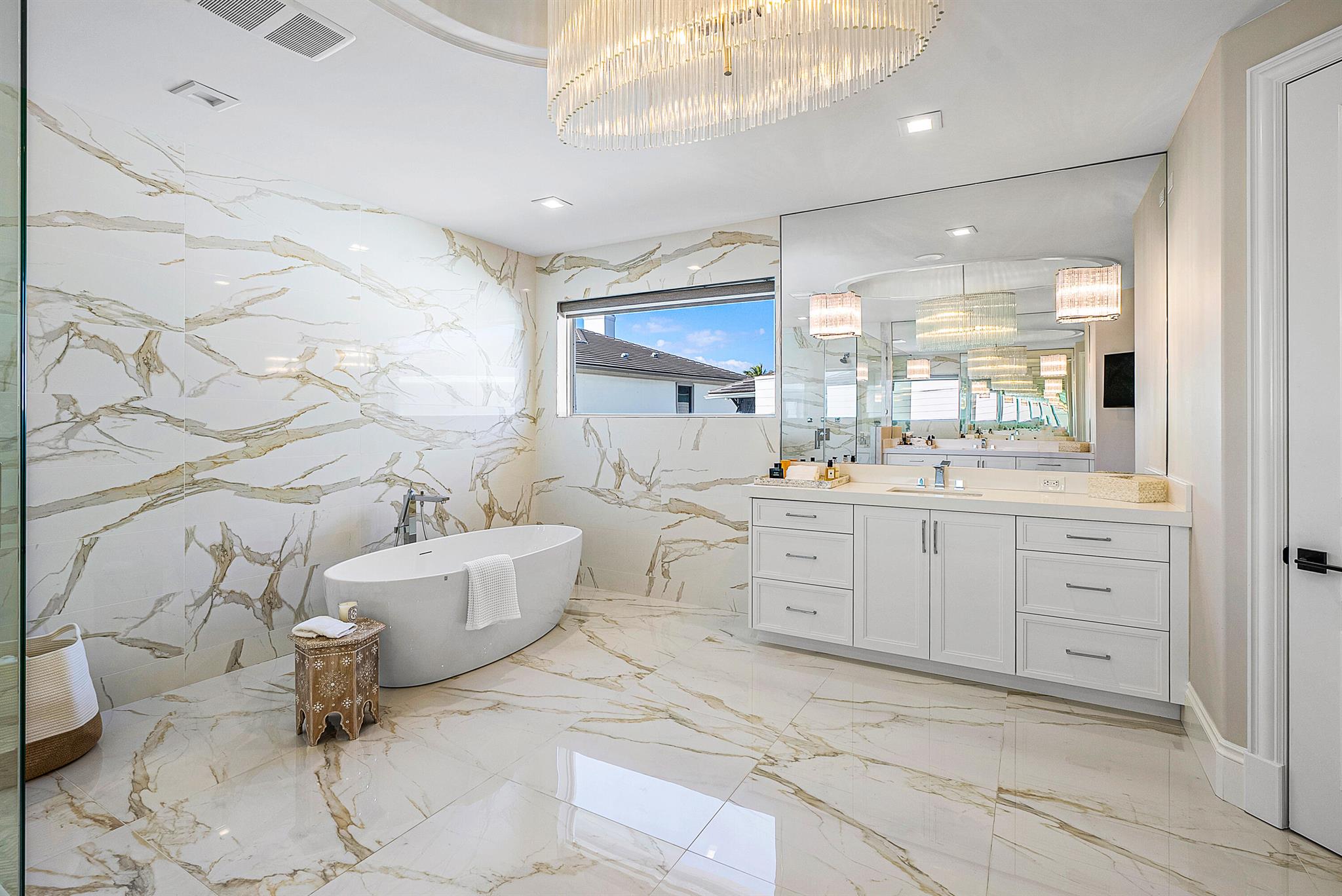 HARBOUR EAST - Residential