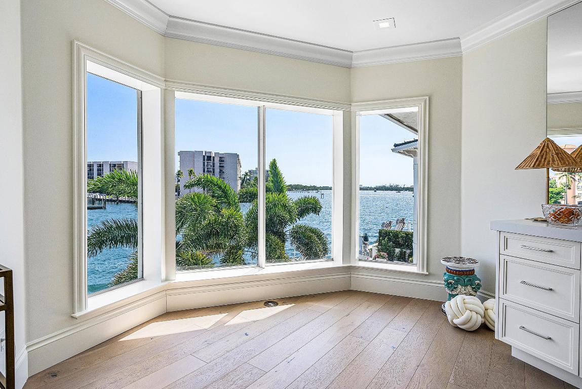 HARBOUR EAST - Residential