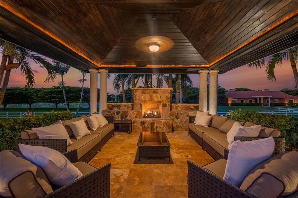 PALM BEACH POINT - Residential