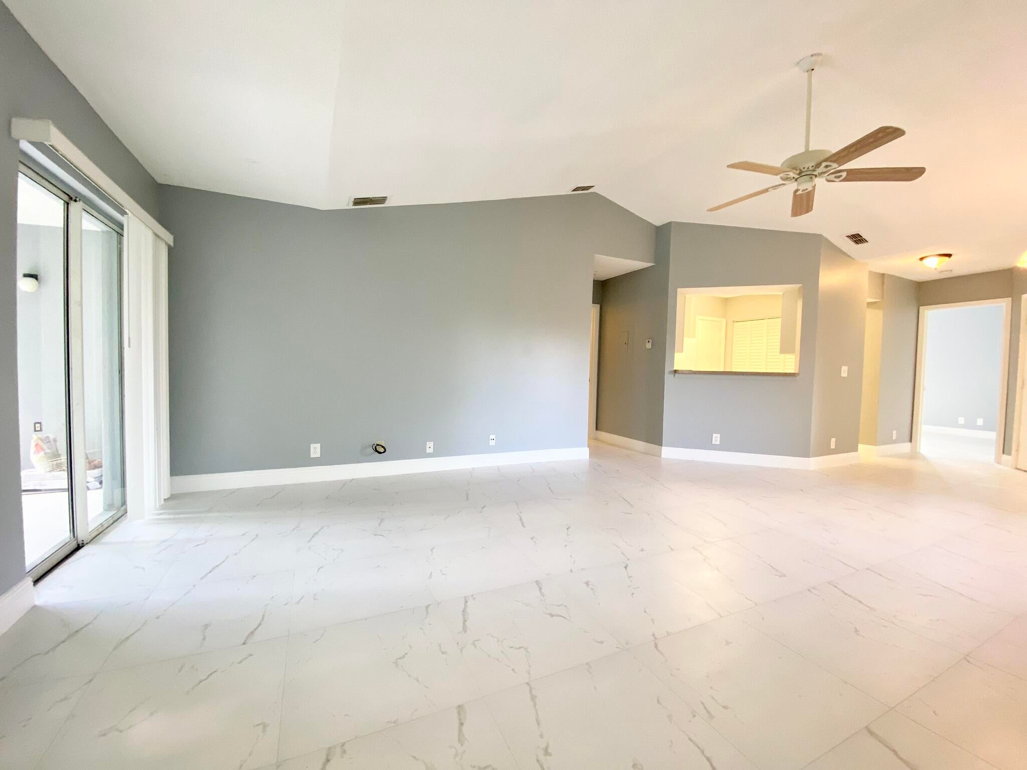 815 W Boynton Beach Boulevard 16-201