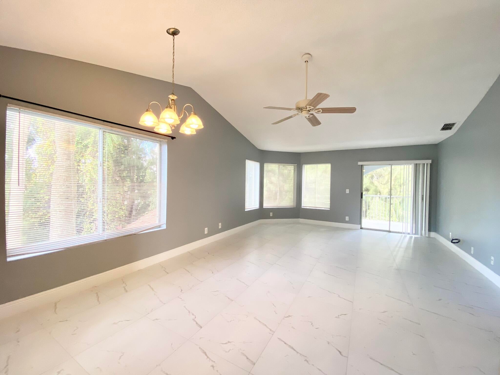 815 W Boynton Beach Boulevard 16-201