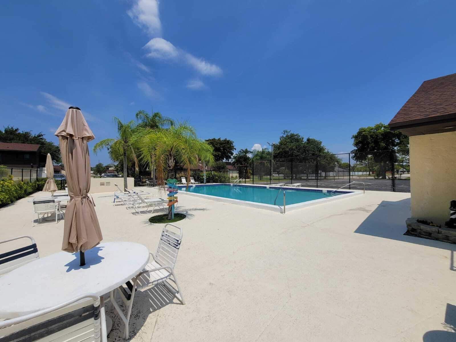 FOREST CONDO - Residential