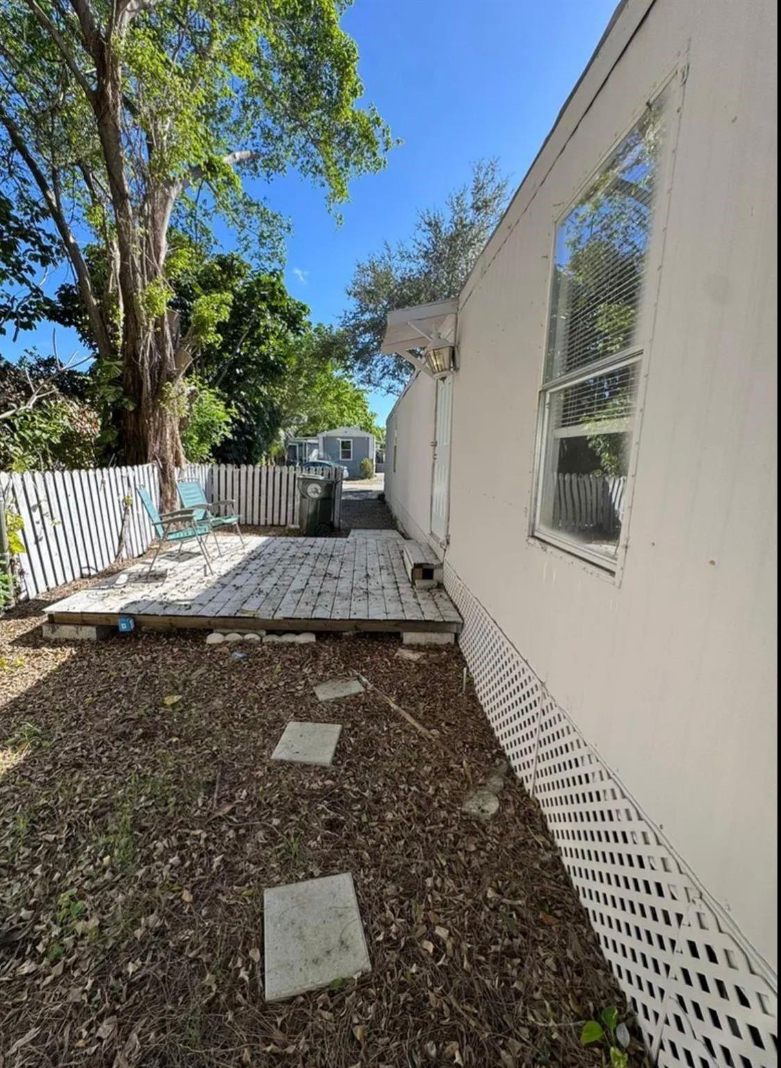 COUNTRY LAKES . - Residential Lease