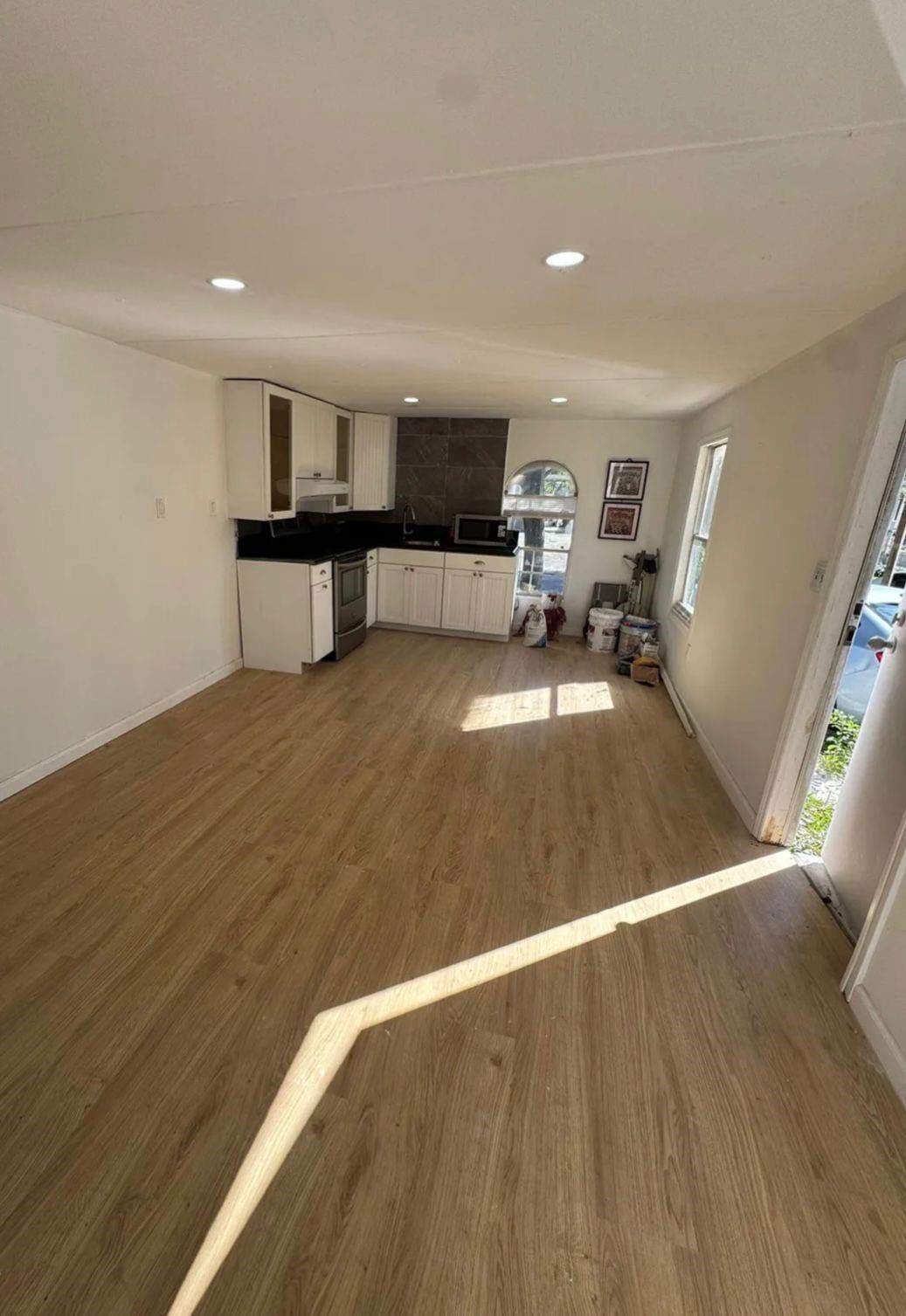 COUNTRY LAKES . - Residential Lease