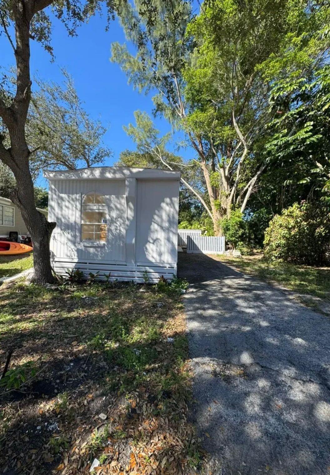 COUNTRY LAKES . - Residential Lease