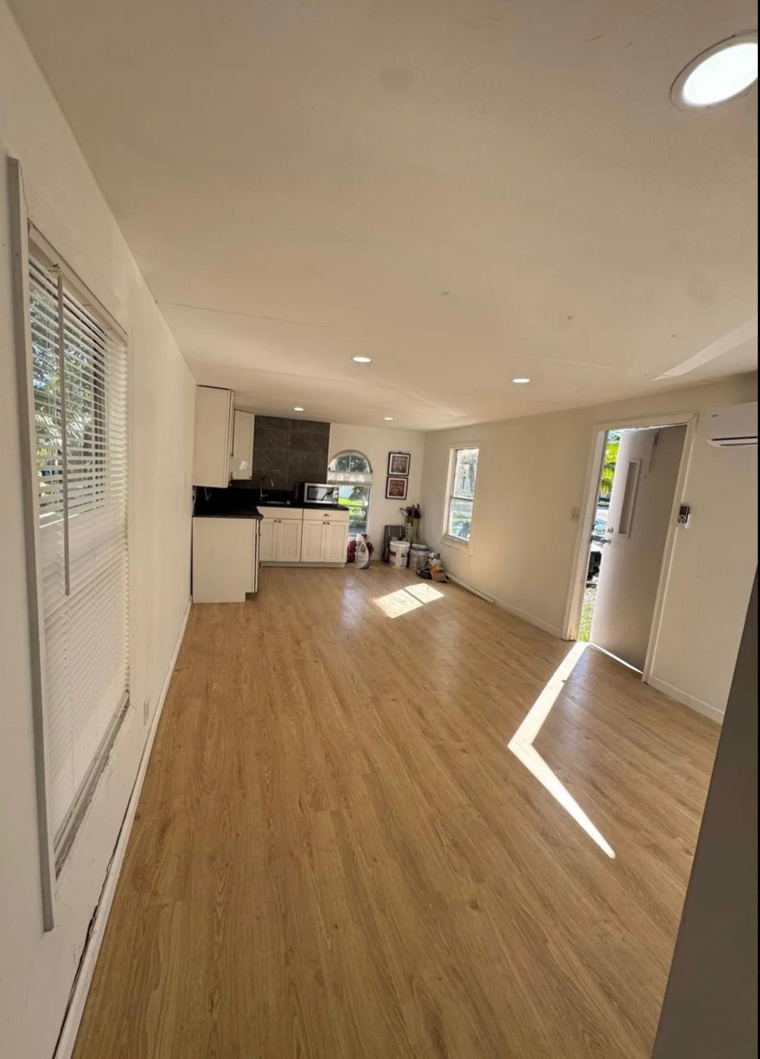 COUNTRY LAKES . - Residential Lease