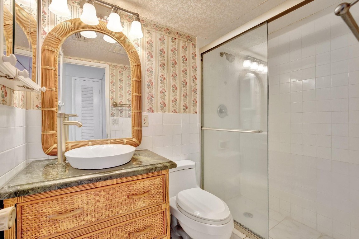 LIGHTHOUSE POINT PLAZA - Residential