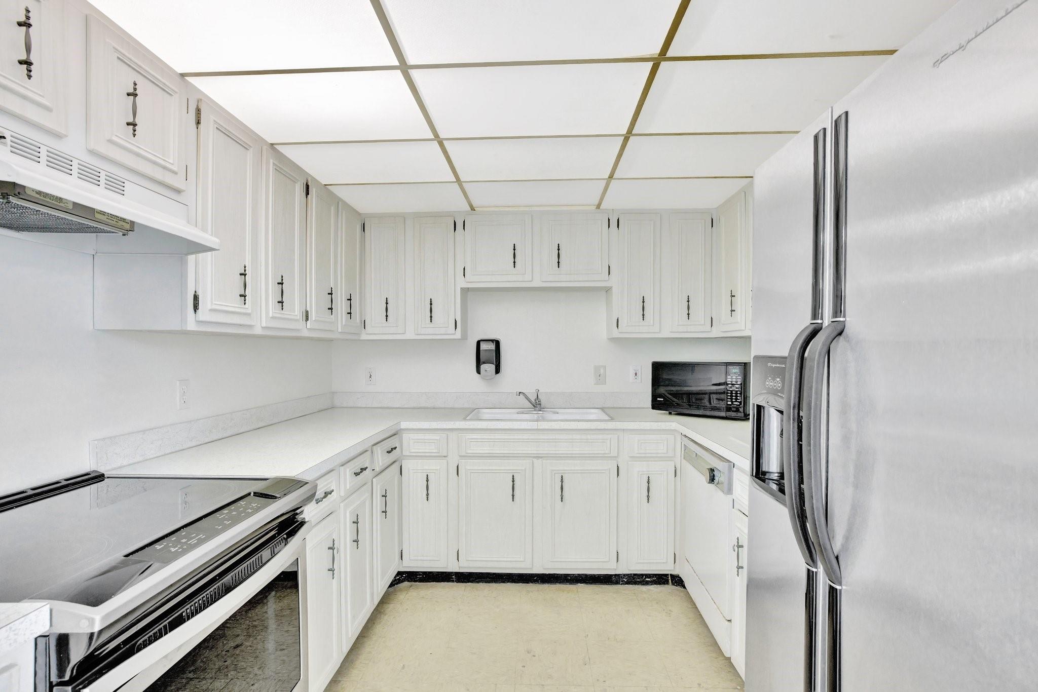 LIGHTHOUSE POINT PLAZA - Residential