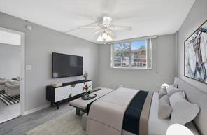 LIGHTHOUSE POINT PLAZA - Residential