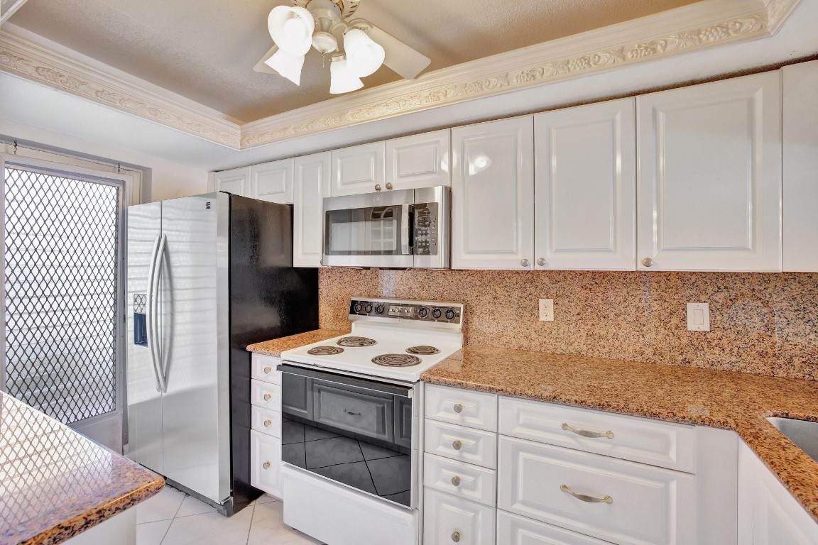 LIGHTHOUSE POINT PLAZA - Residential