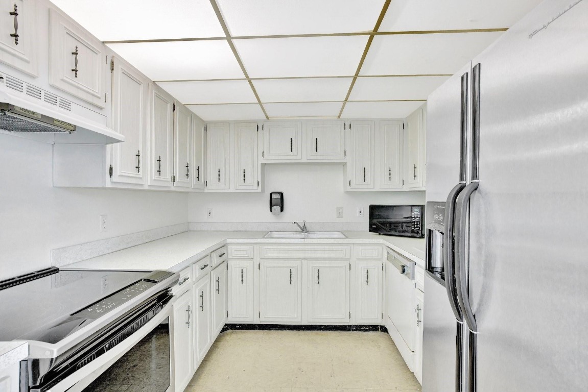 LIGHTHOUSE POINT PLAZA - Residential