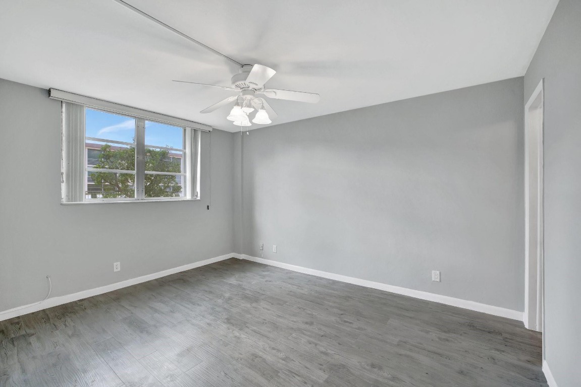 LIGHTHOUSE POINT PLAZA - Residential