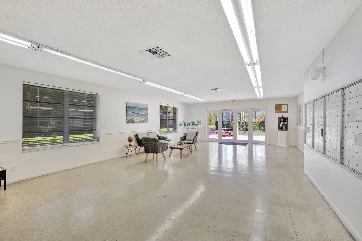 LIGHTHOUSE POINT PLAZA - Residential