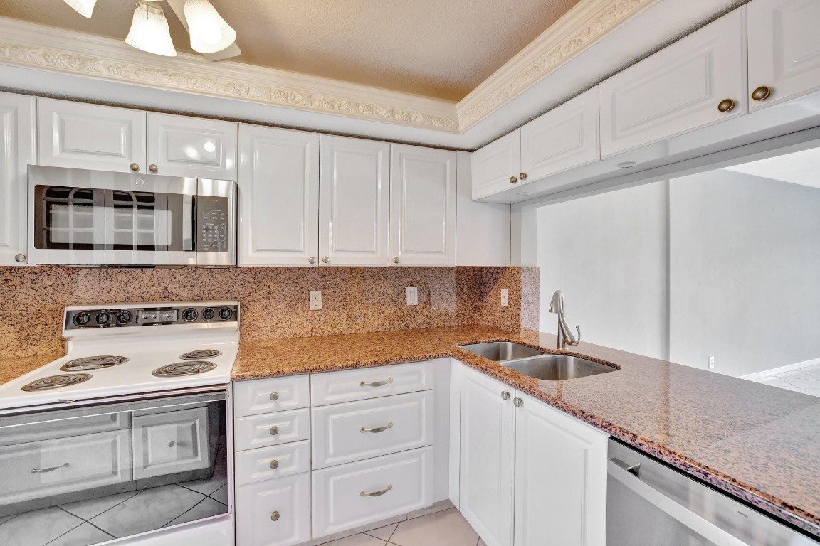 LIGHTHOUSE POINT PLAZA - Residential