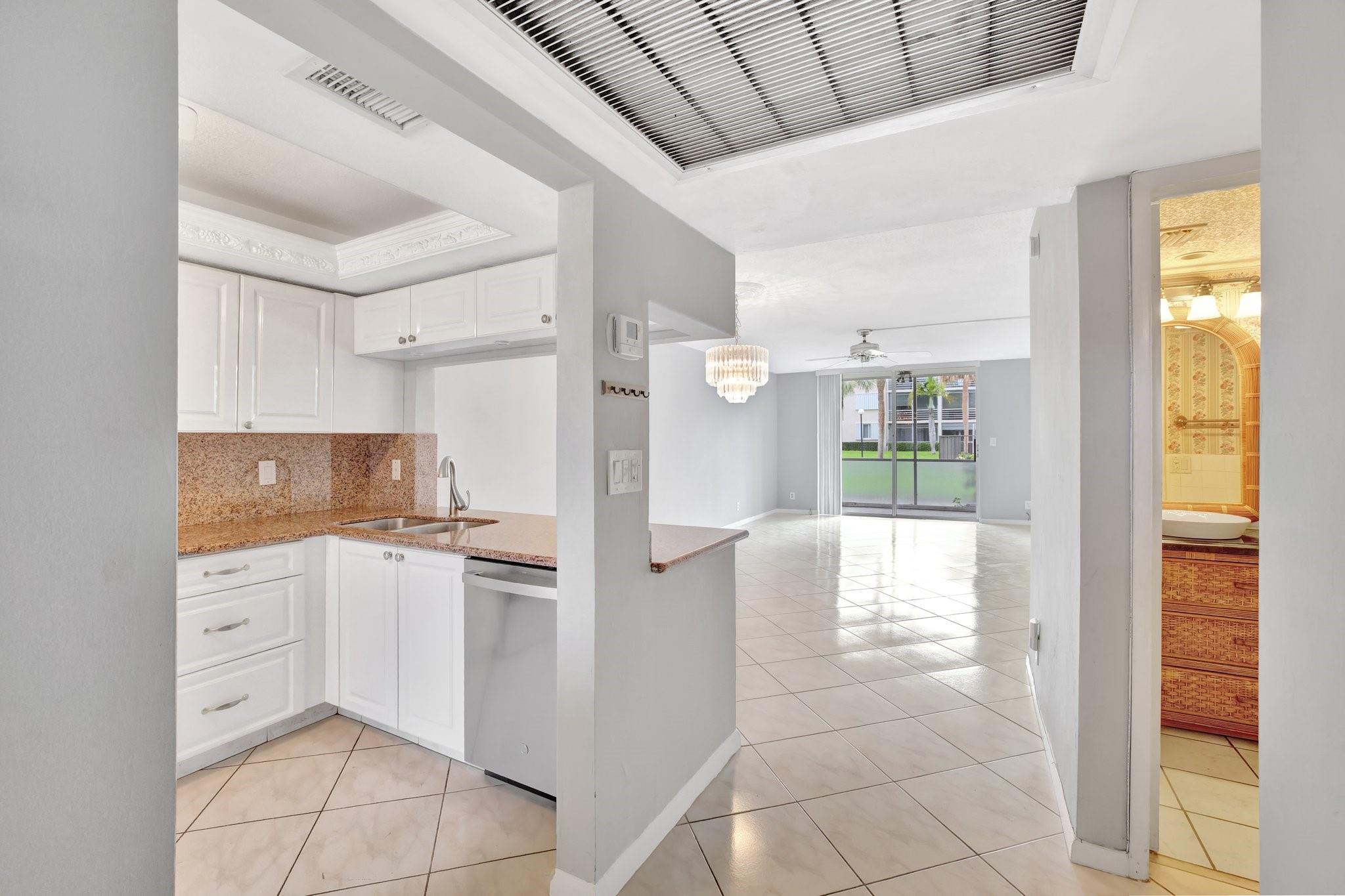 LIGHTHOUSE POINT PLAZA - Residential