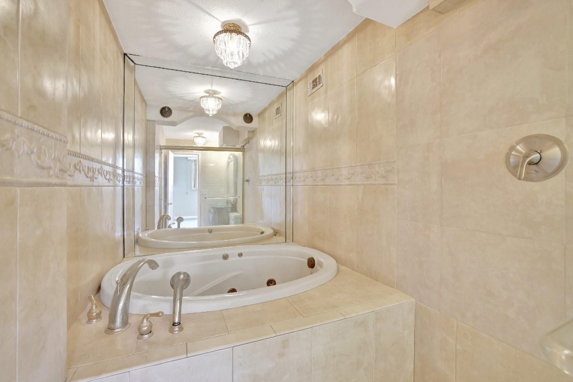 LIGHTHOUSE POINT PLAZA - Residential