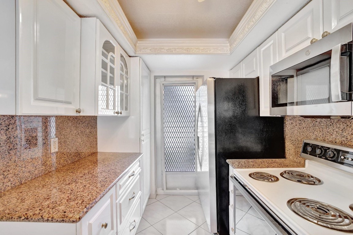 LIGHTHOUSE POINT PLAZA - Residential