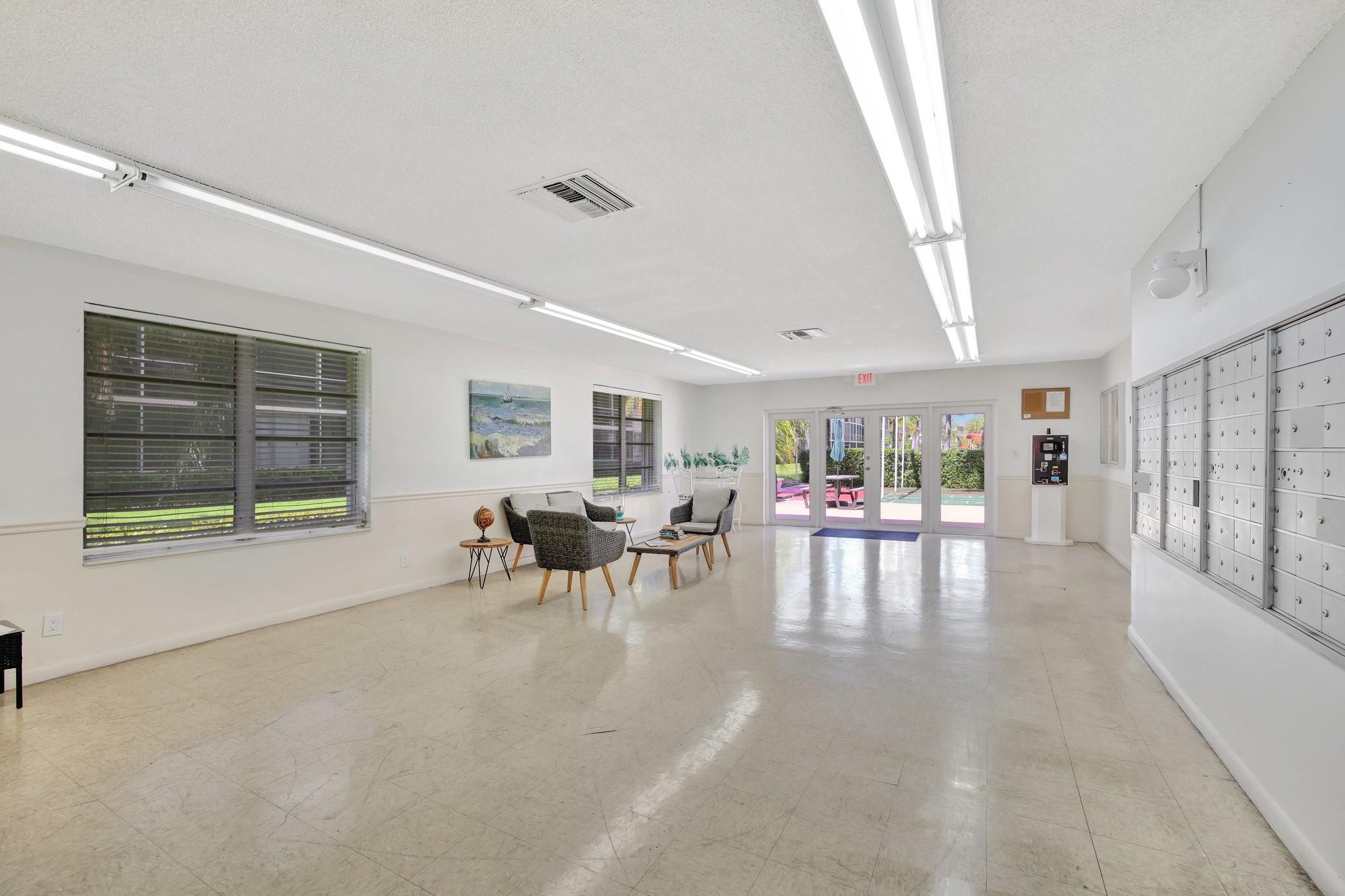 LIGHTHOUSE POINT PLAZA - Residential