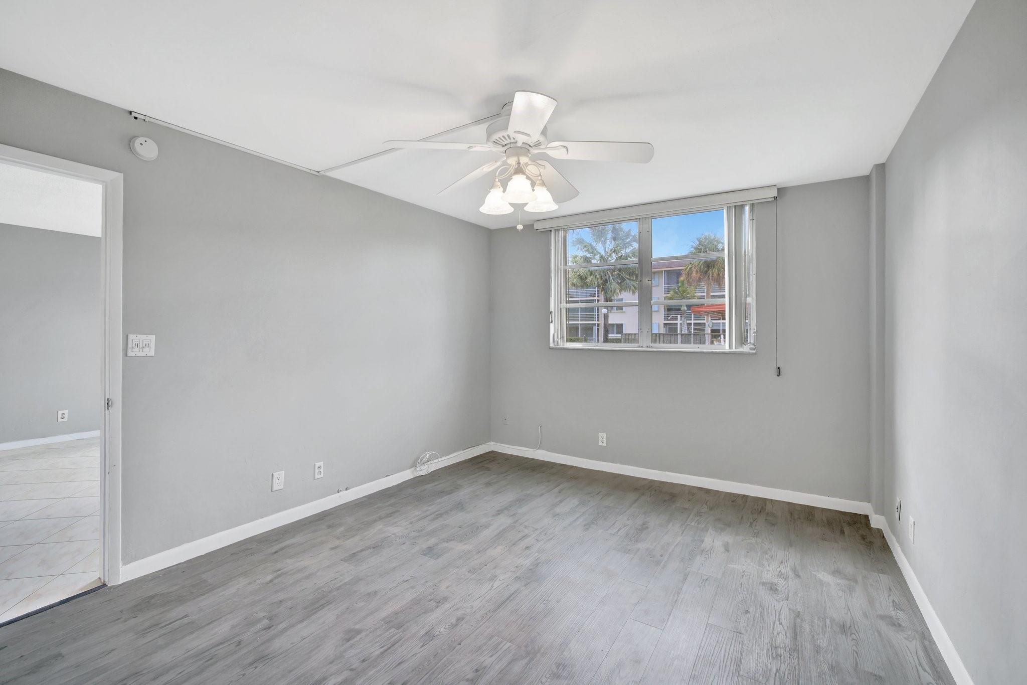 LIGHTHOUSE POINT PLAZA - Residential