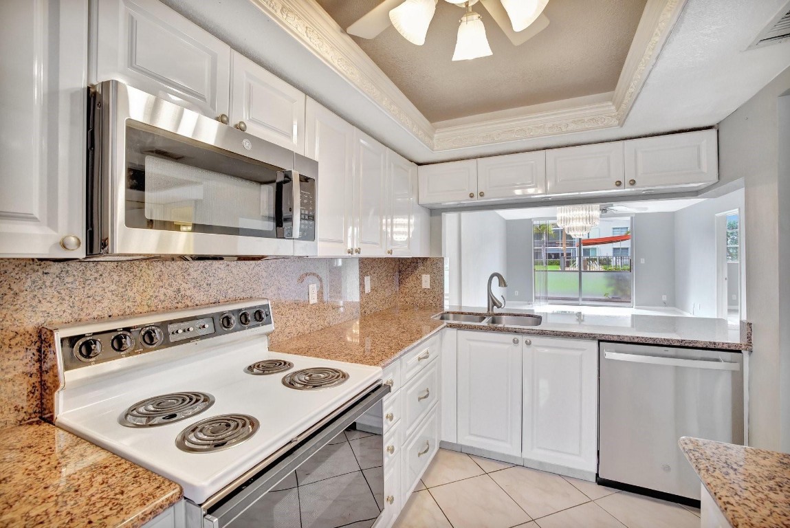 LIGHTHOUSE POINT PLAZA - Residential