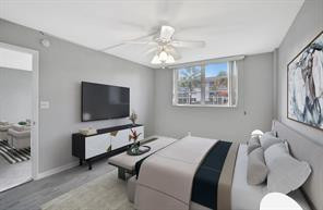 LIGHTHOUSE POINT PLAZA - Residential