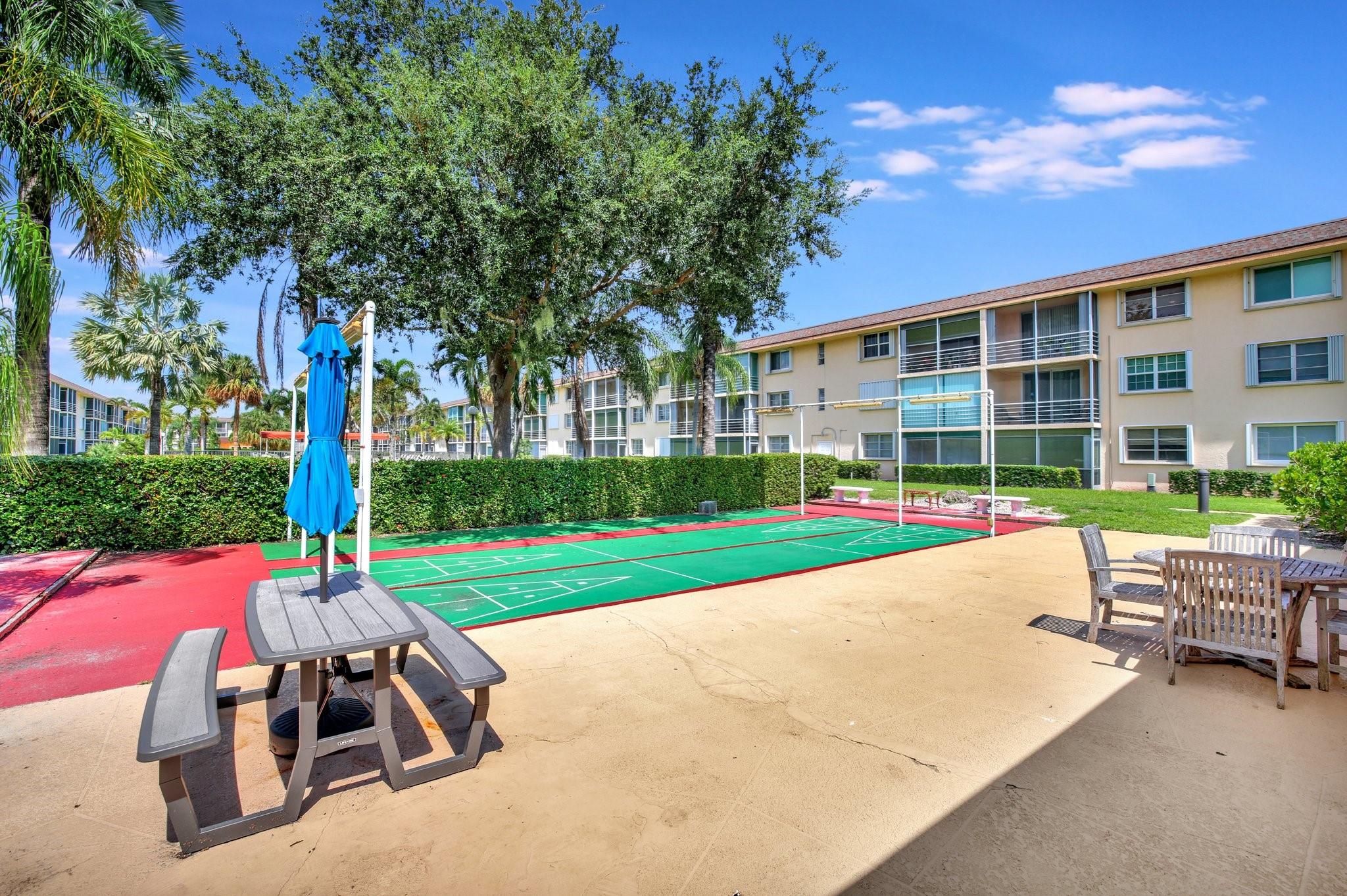 LIGHTHOUSE POINT PLAZA - Residential