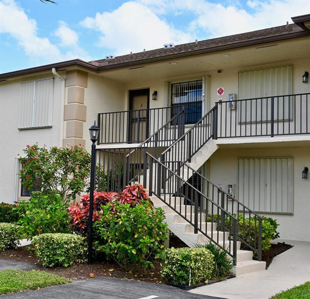 Photo of 1302 Pinecrest Circle #C, Jupiter, FL 33458 (MLS # R10701819)