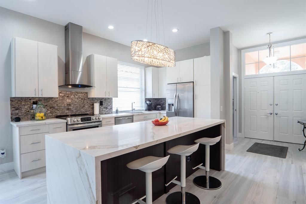 Photo of 194 Hampton Circle, Jupiter, FL 33458 (MLS # R10790130)