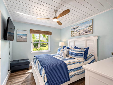 Tiny photo for 2201 BONITA Avenue, Vero Beach, FL 32960 (MLS # B26089773)