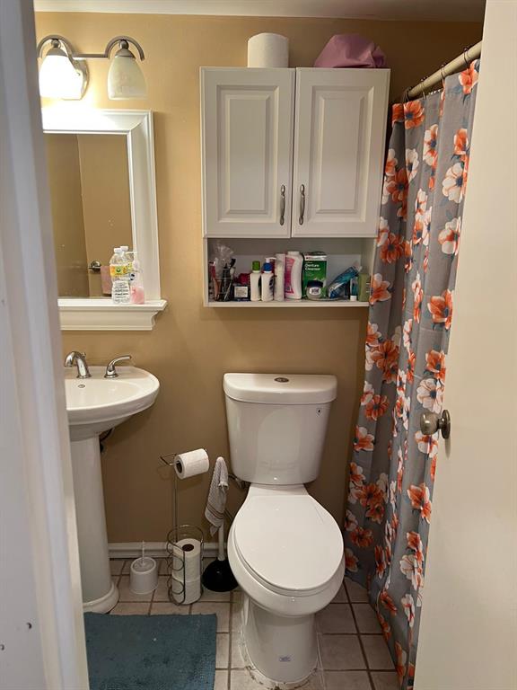 HAMPTON COURT CONDO - Residential