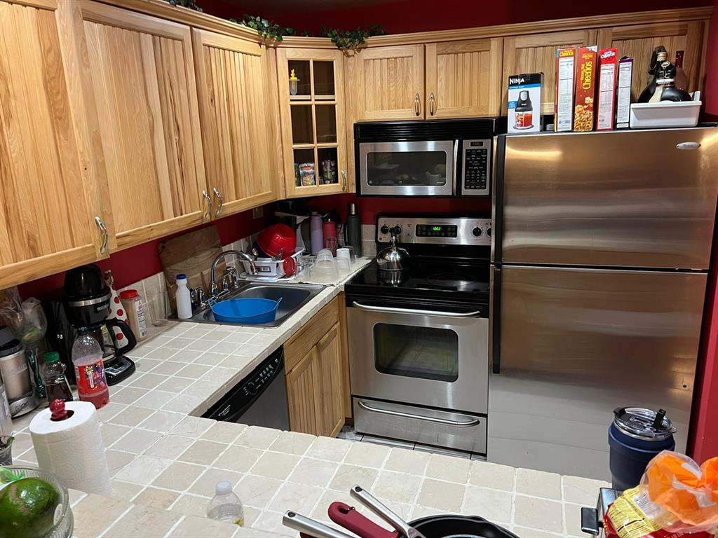 HAMPTON COURT CONDO - Residential