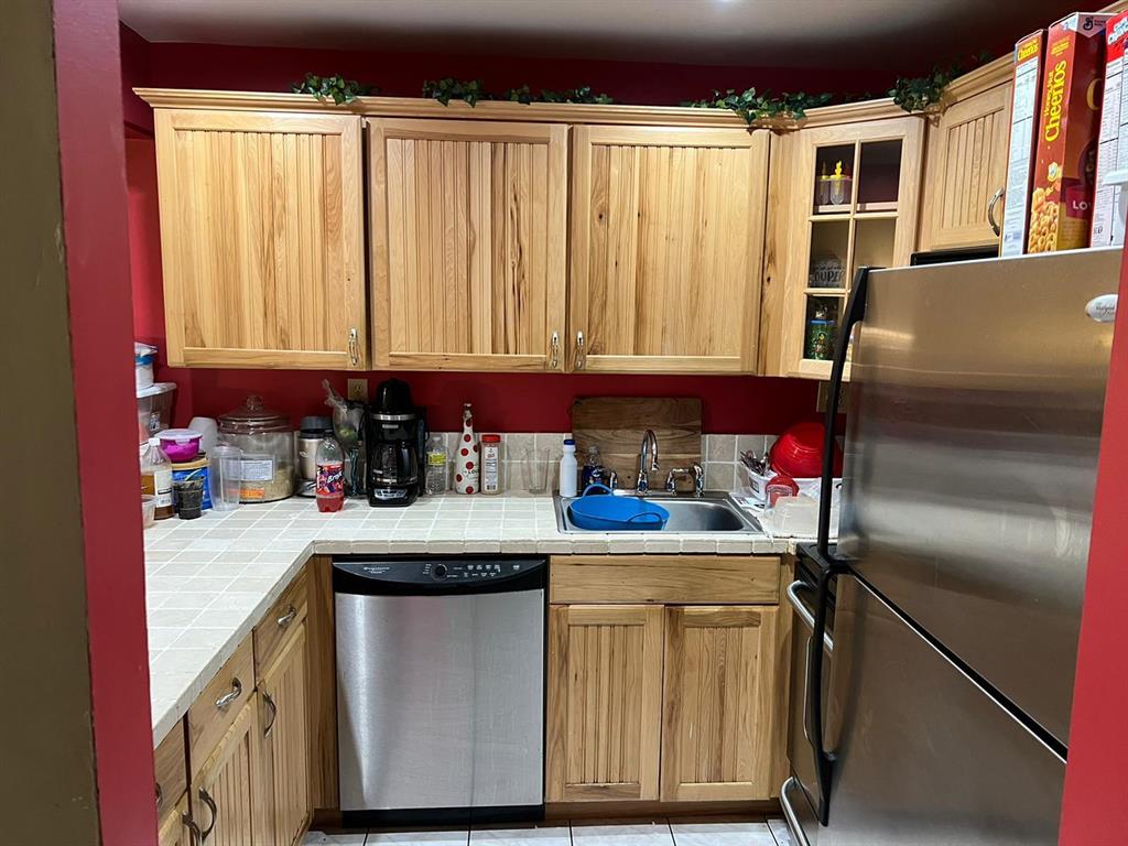 HAMPTON COURT CONDO - Residential