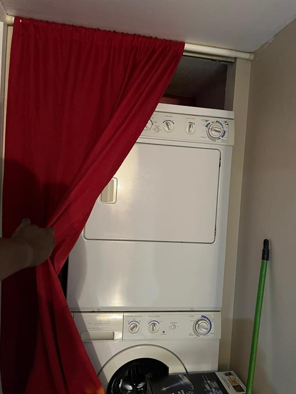 HAMPTON COURT CONDO - Residential