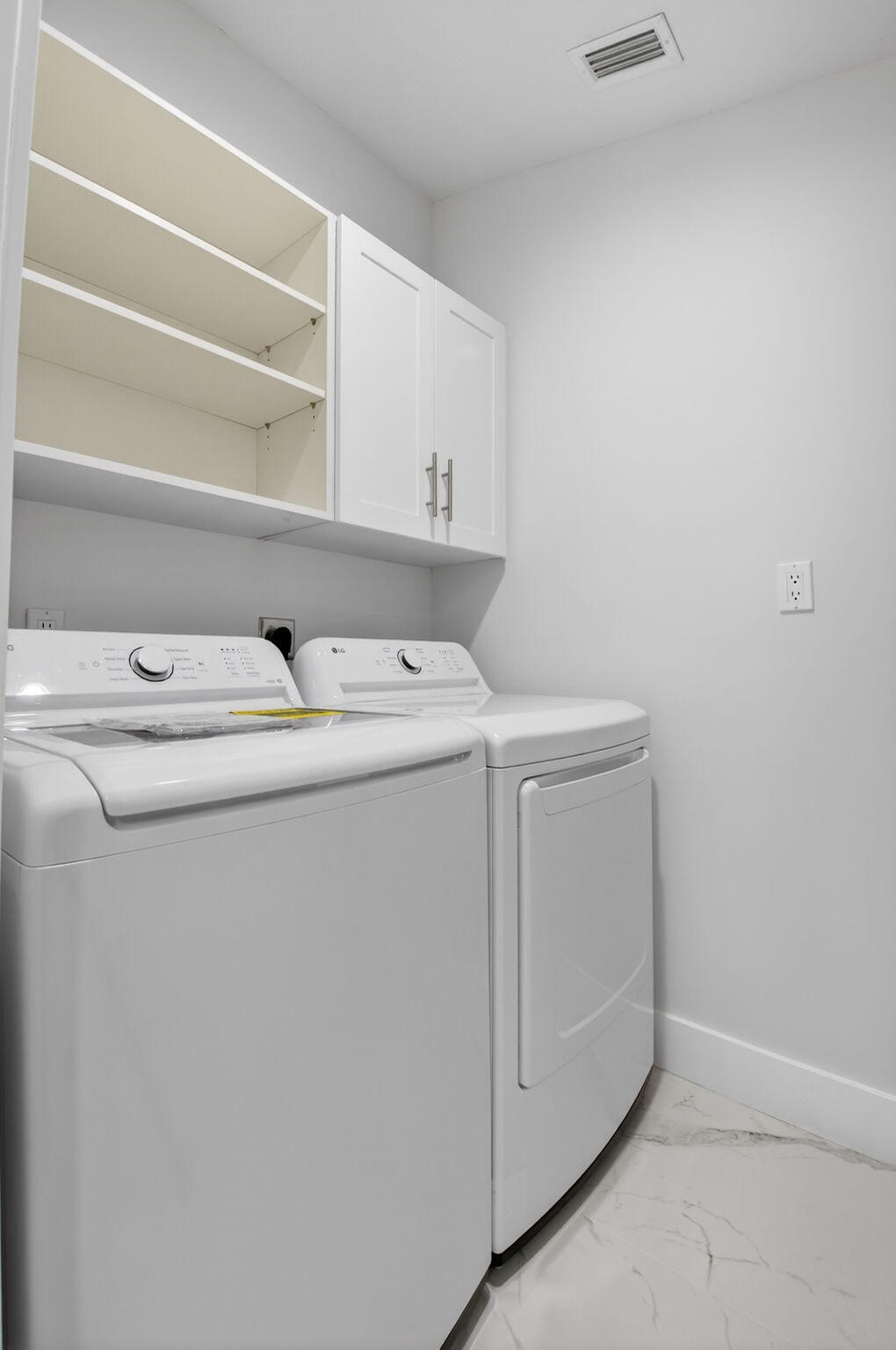 L AMBIANCE OF VIA VERDE - Residential