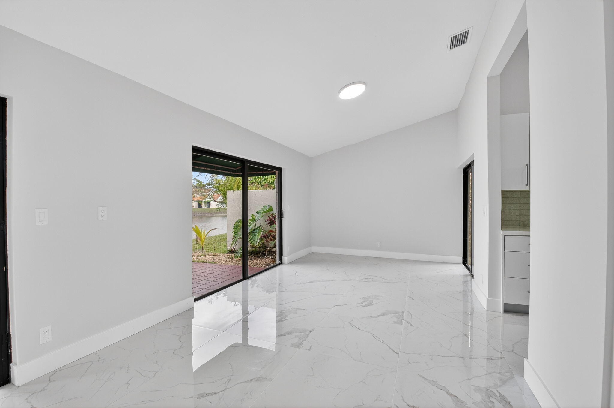 L AMBIANCE OF VIA VERDE - Residential