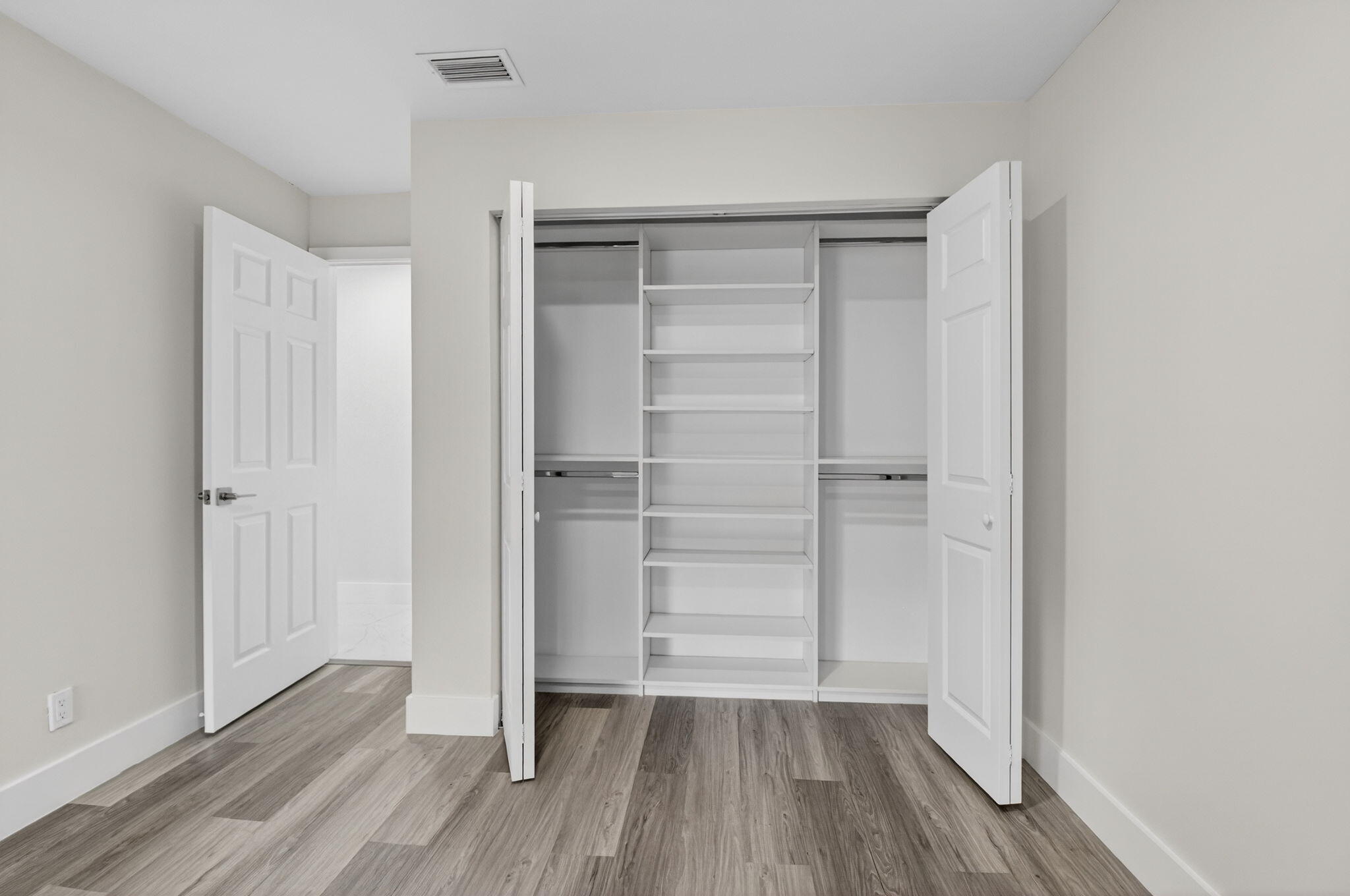 L AMBIANCE OF VIA VERDE - Residential