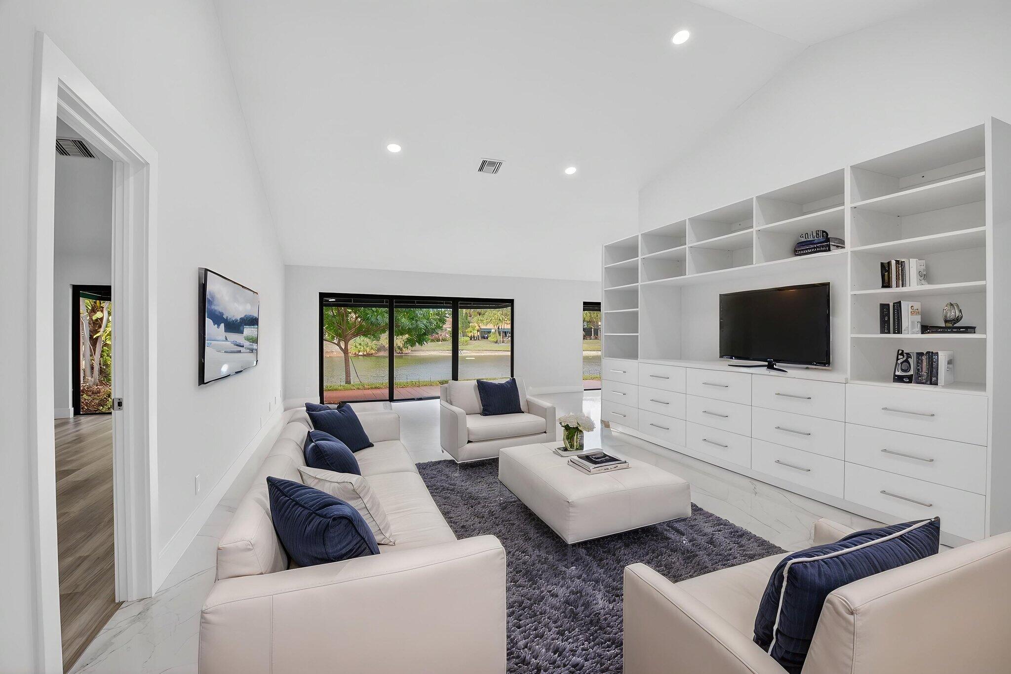 L AMBIANCE OF VIA VERDE - Residential